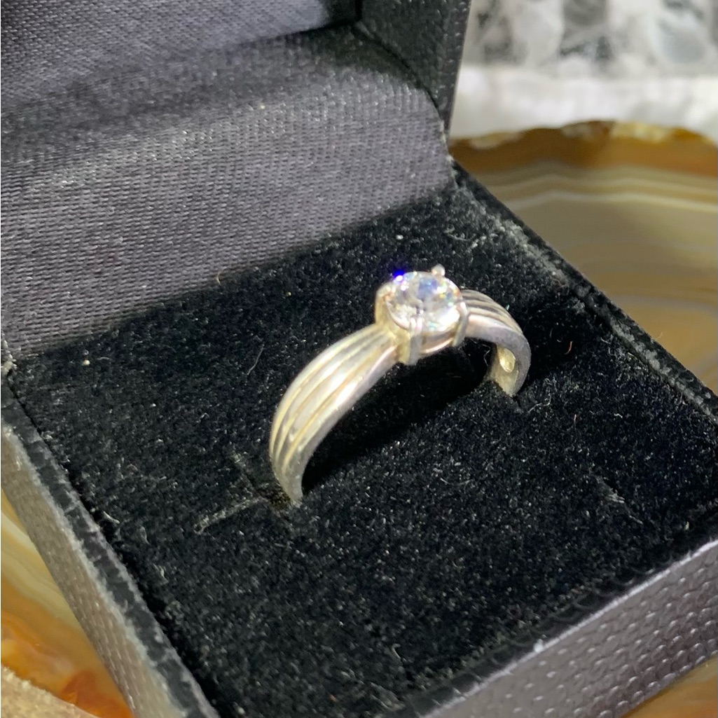 Sterling Silver Cz Ring Size 8 Vintage 27$